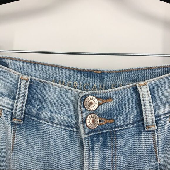 AMERICAN EAGLE Mom‎ Jeans Light Wash Destructed Womens Size 2L - Picture 5 of 8